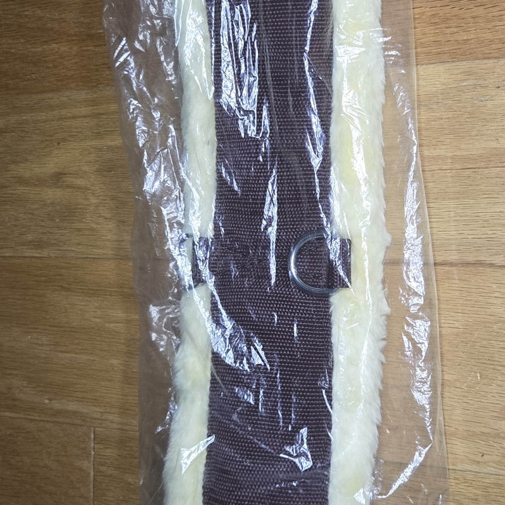 NWT Fleece western clinch 28" to 30" Brown and Cream Furry Belt